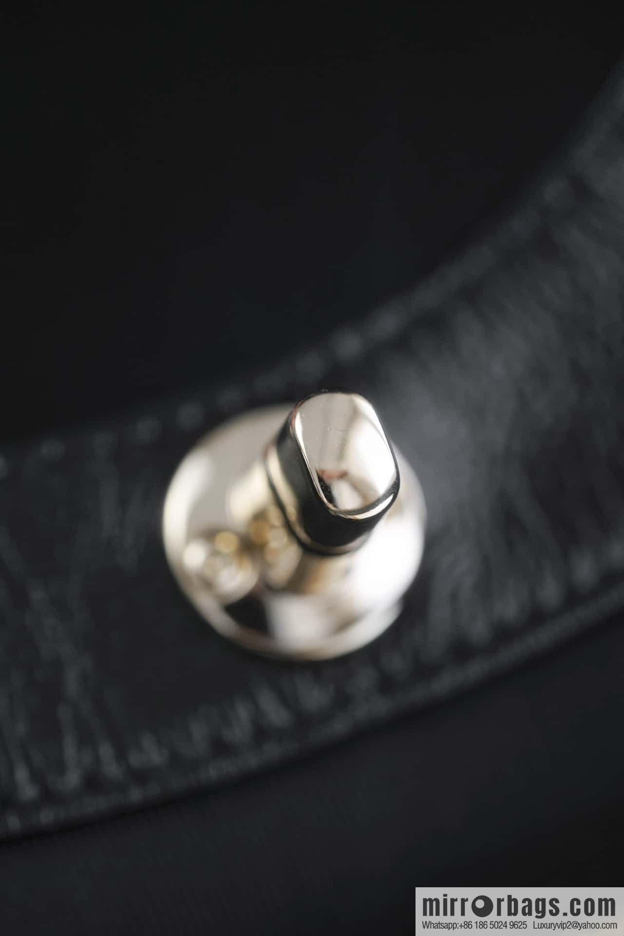 𝐂𝐡𝐚𝐧𝐞𝐥 24S 31bag horizontal medium, black ➿ genuine leather AS4854