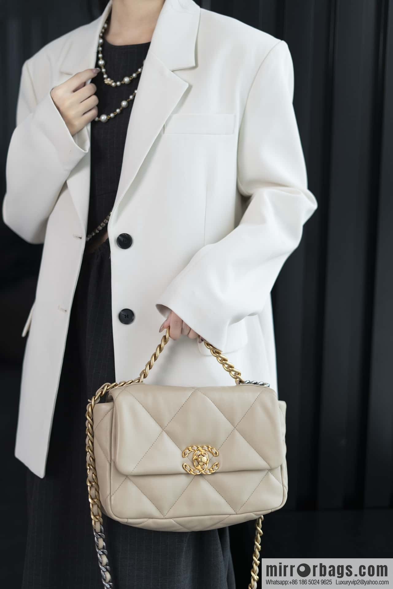 𝐂𝐇𝐀𝐍𝐄·𝐋 19bag light apricot, small AS1160