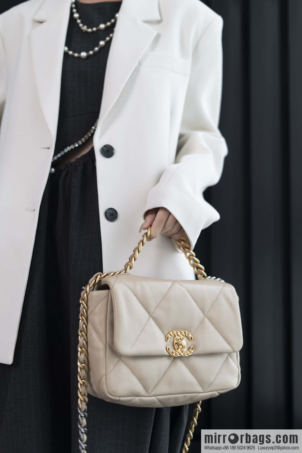 𝐂𝐇𝐀𝐍𝐄·𝐋 19bag light apricot, small AS1160