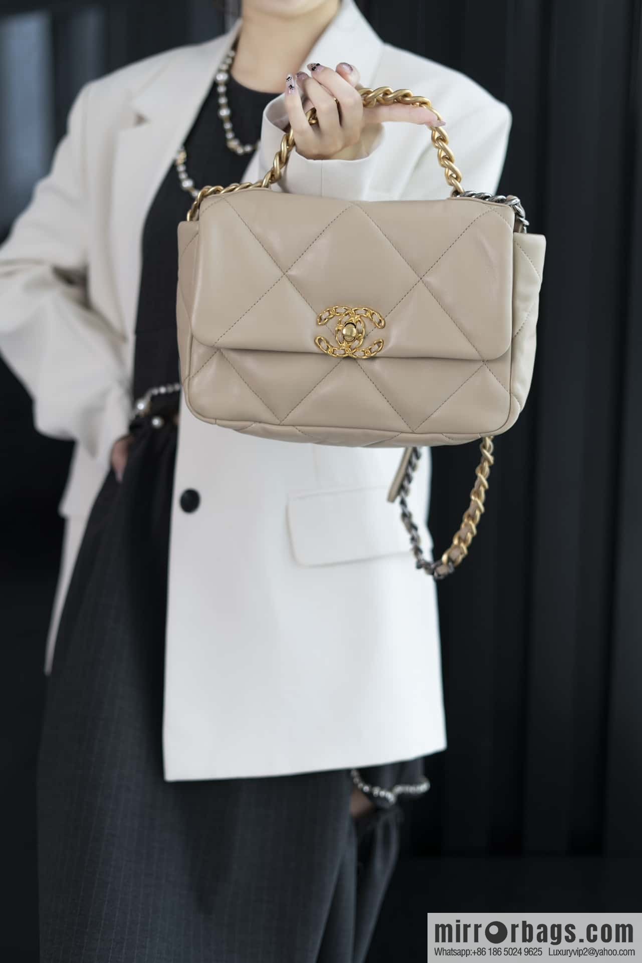 𝐂𝐇𝐀𝐍𝐄·𝐋 19bag light apricot, small AS1160