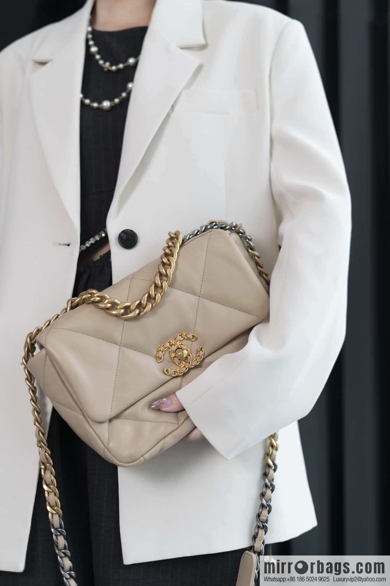 𝐂𝐇𝐀𝐍𝐄·𝐋 19bag light apricot, small AS1160