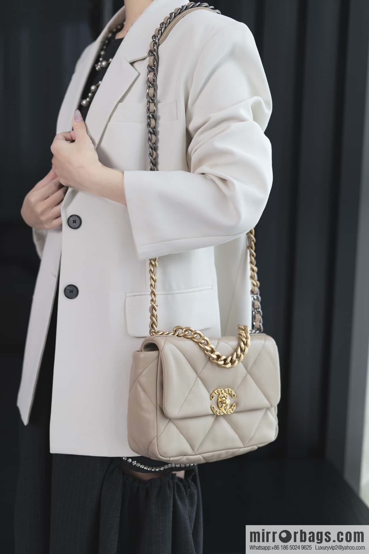 𝐂𝐇𝐀𝐍𝐄·𝐋 19bag light apricot, small AS1160