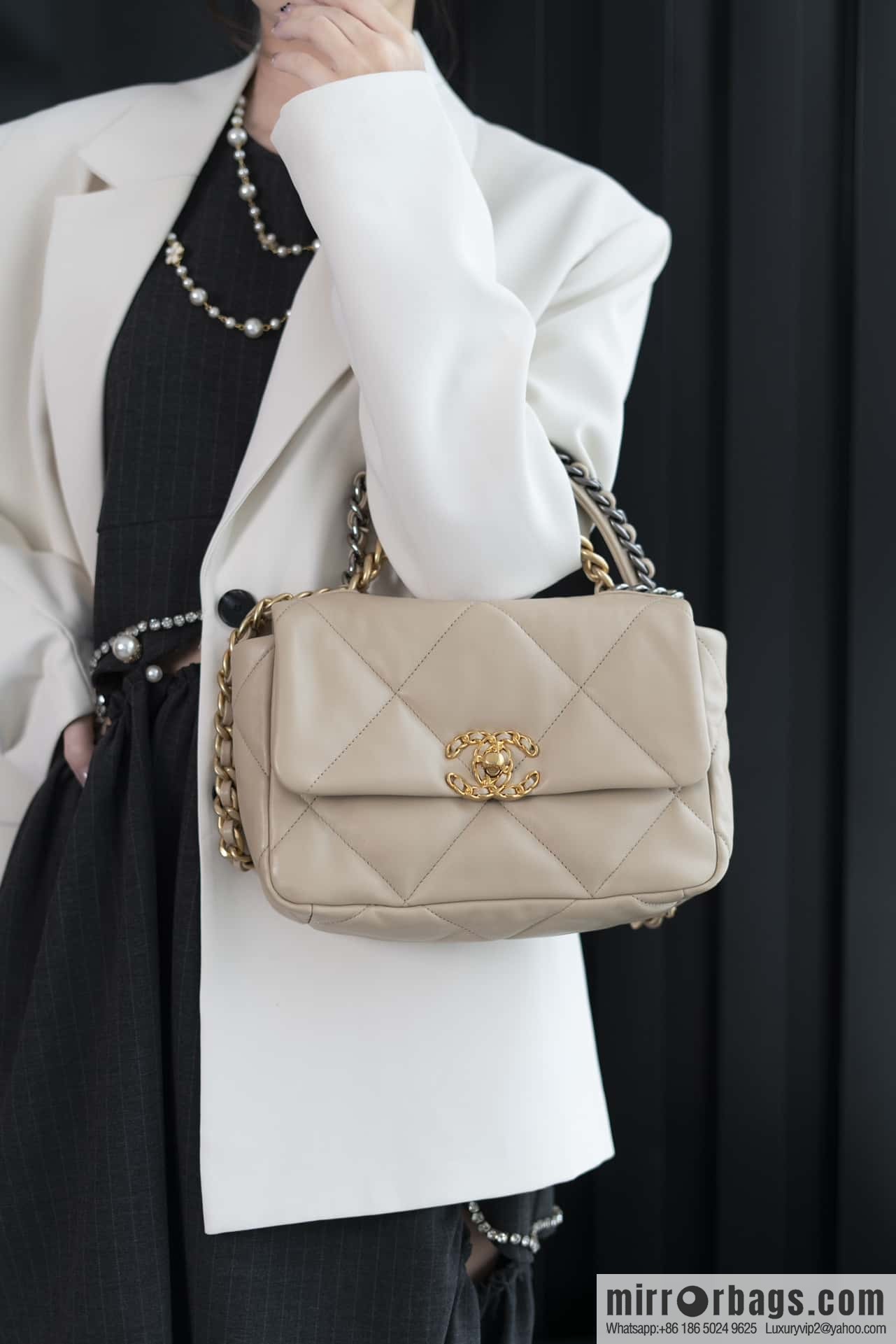 𝐂𝐇𝐀𝐍𝐄·𝐋 19bag light apricot, small AS1160