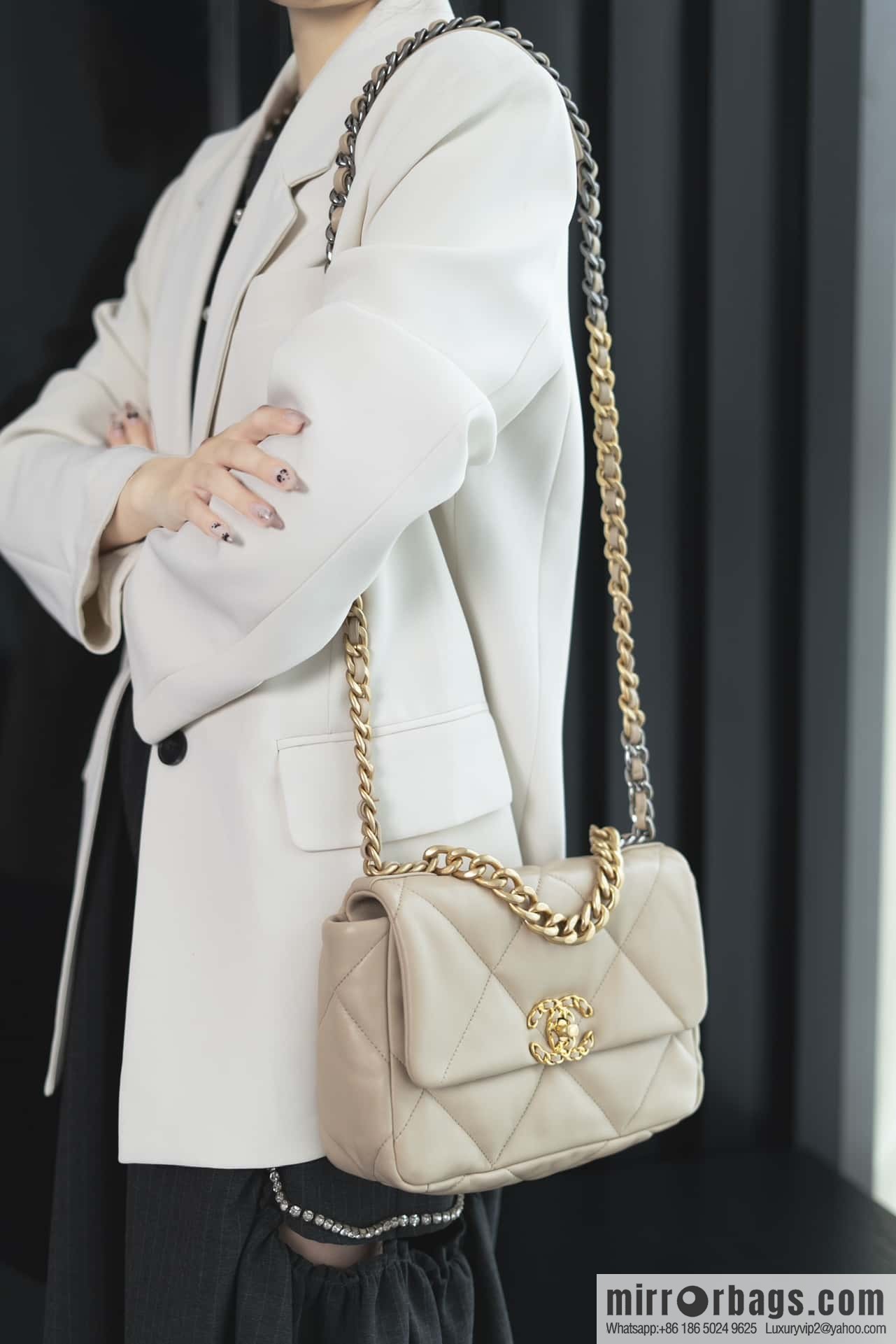 𝐂𝐇𝐀𝐍𝐄·𝐋 19bag light apricot, small AS1160