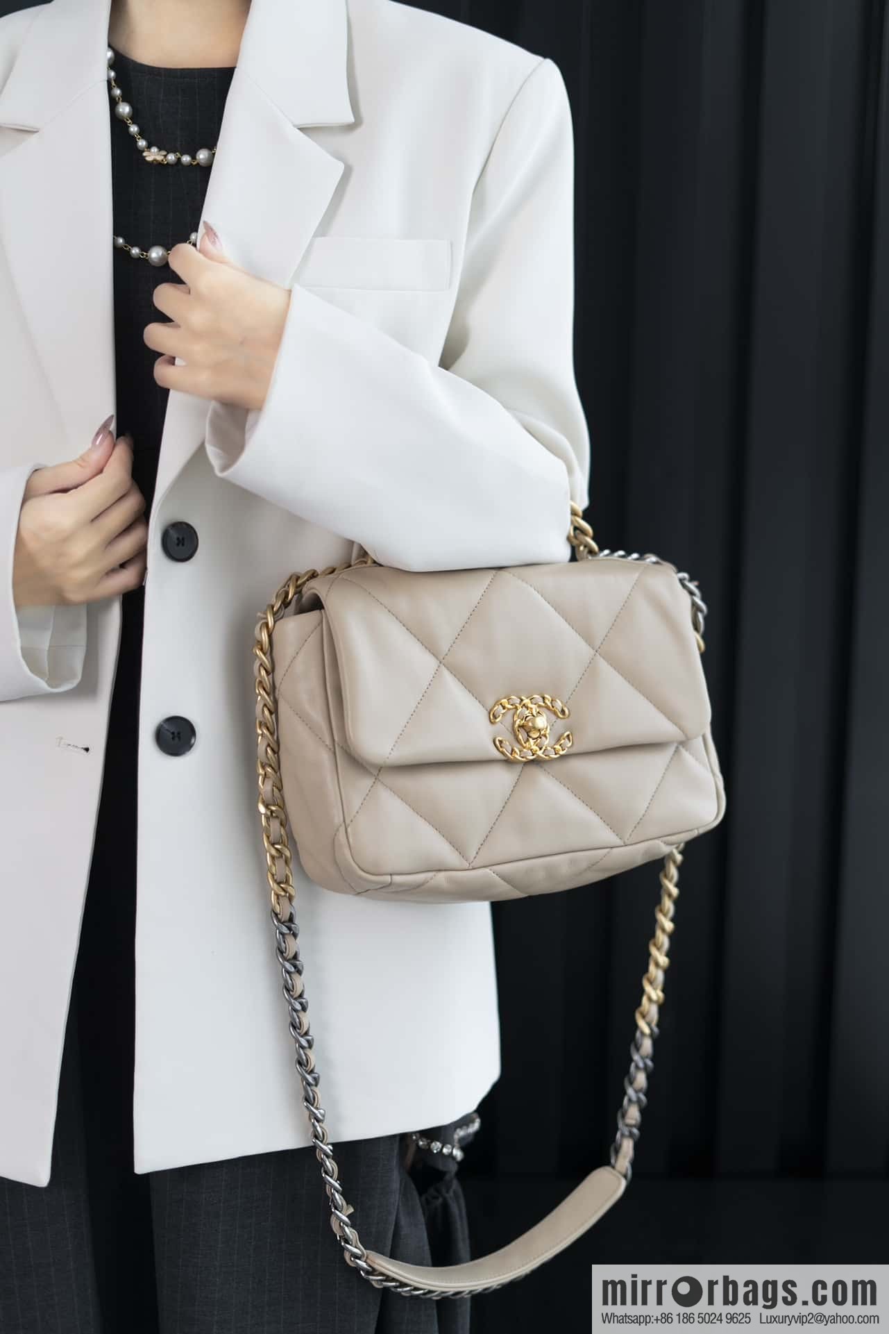 𝐂𝐇𝐀𝐍𝐄·𝐋 19bag light apricot, small AS1160