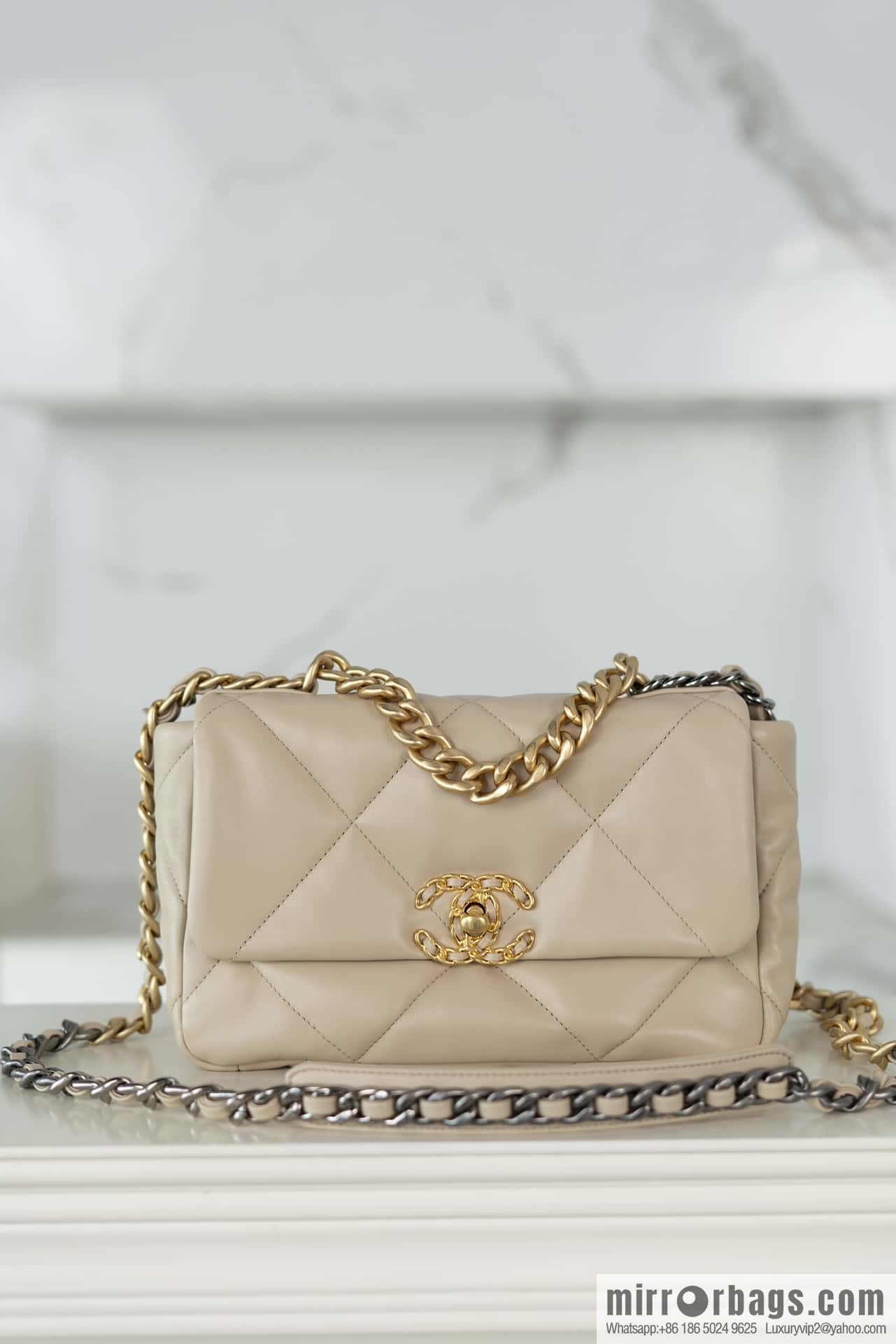 𝐂𝐇𝐀𝐍𝐄·𝐋 19bag light apricot, small AS1160