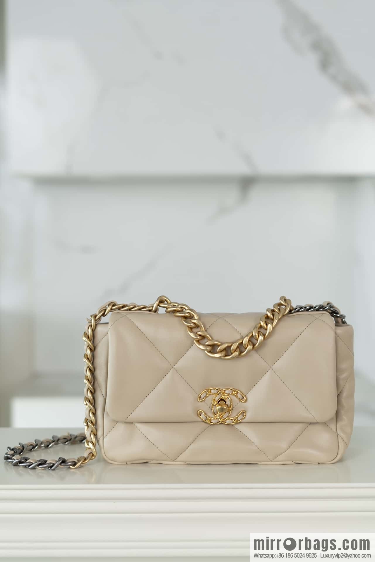 𝐂𝐇𝐀𝐍𝐄·𝐋 19bag light apricot, small AS1160