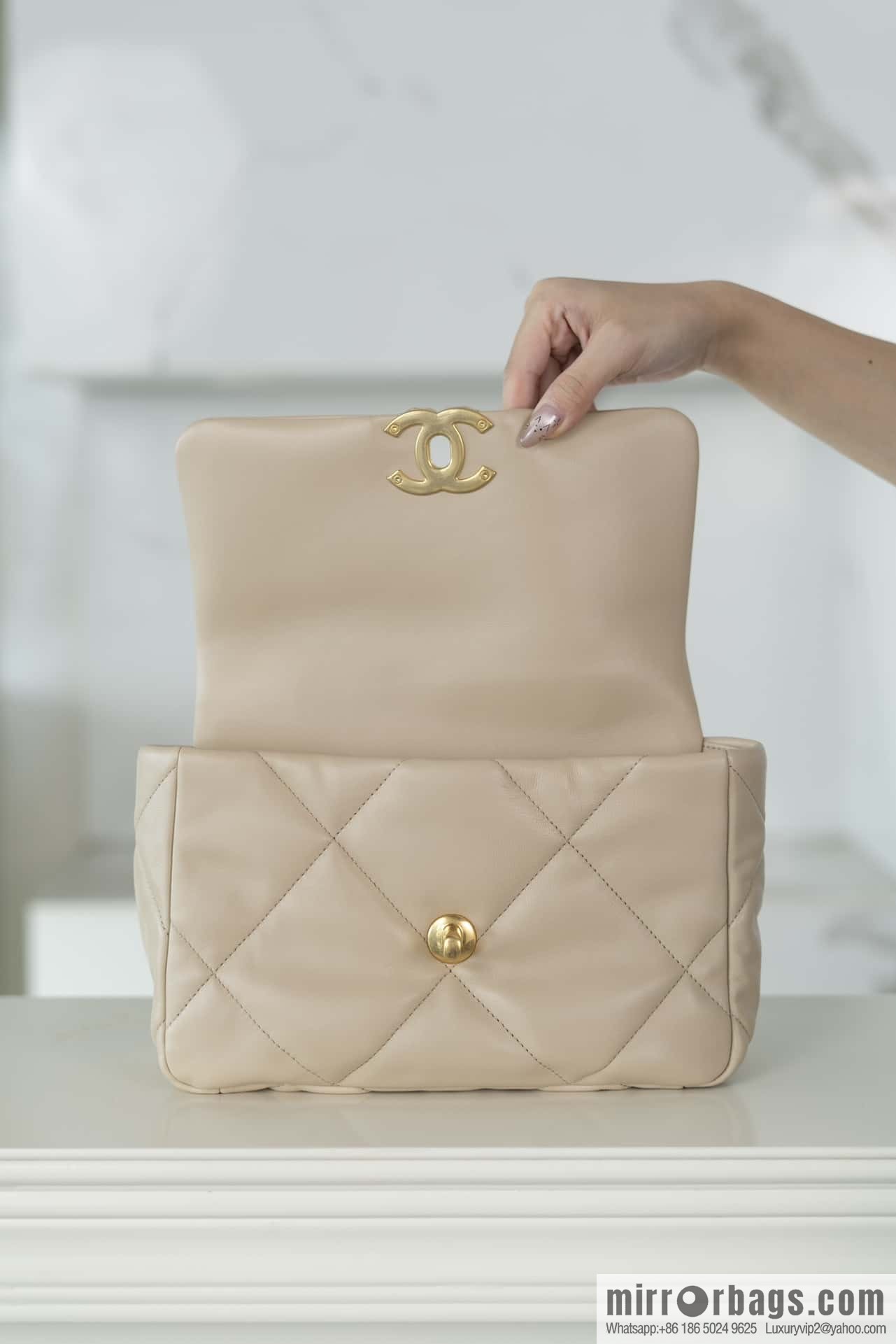 𝐂𝐇𝐀𝐍𝐄·𝐋 19bag light apricot, small AS1160