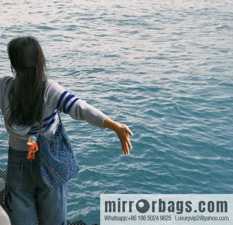 𝗖𝗛𝗔𝗡𝗘𝗟 𝟐𝟒𝐩 spring and summer new denim bag small AS3260