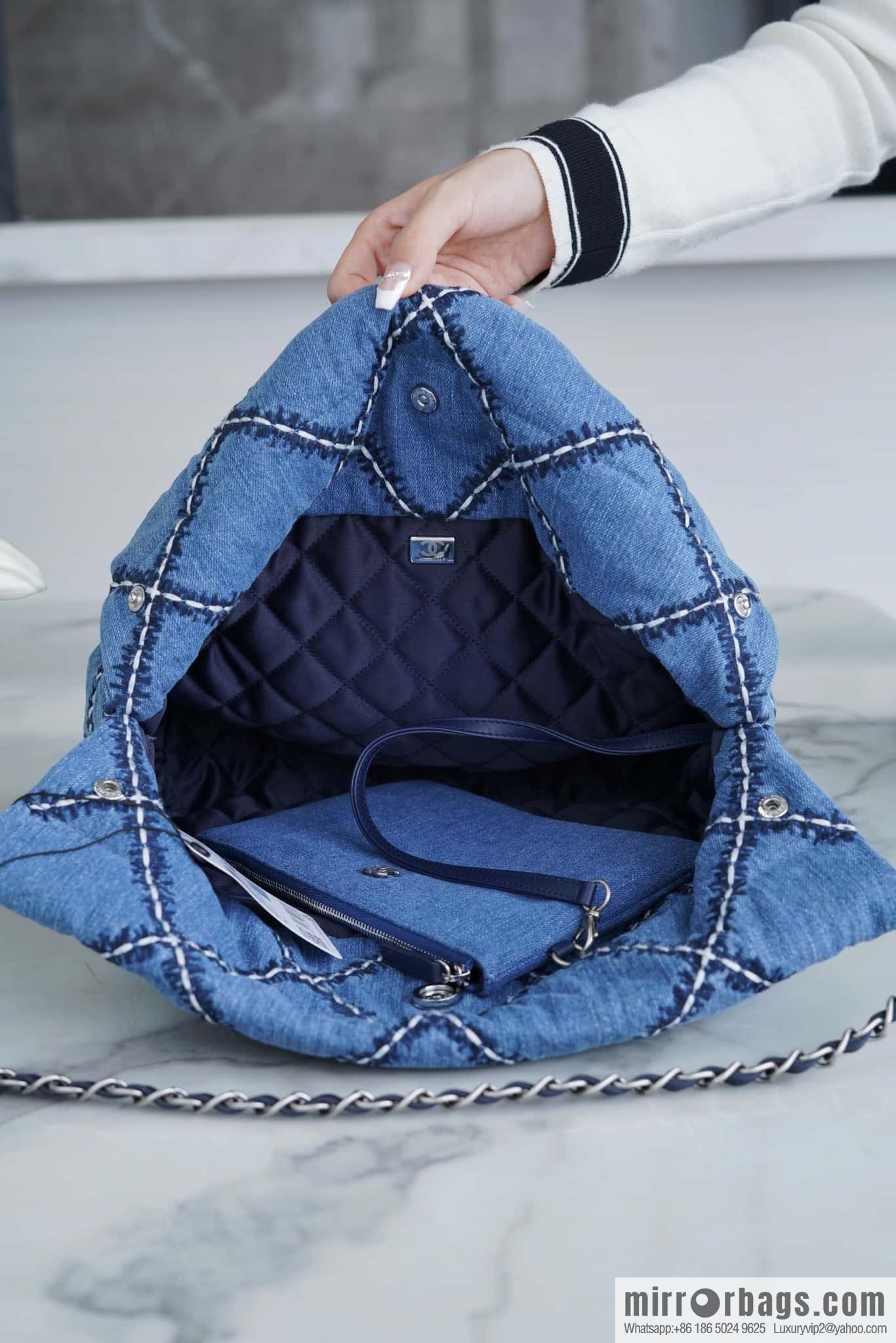 𝗖𝗛𝗔𝗡𝗘𝗟 𝟐𝟒𝐩 spring and summer new denim bag small AS3260