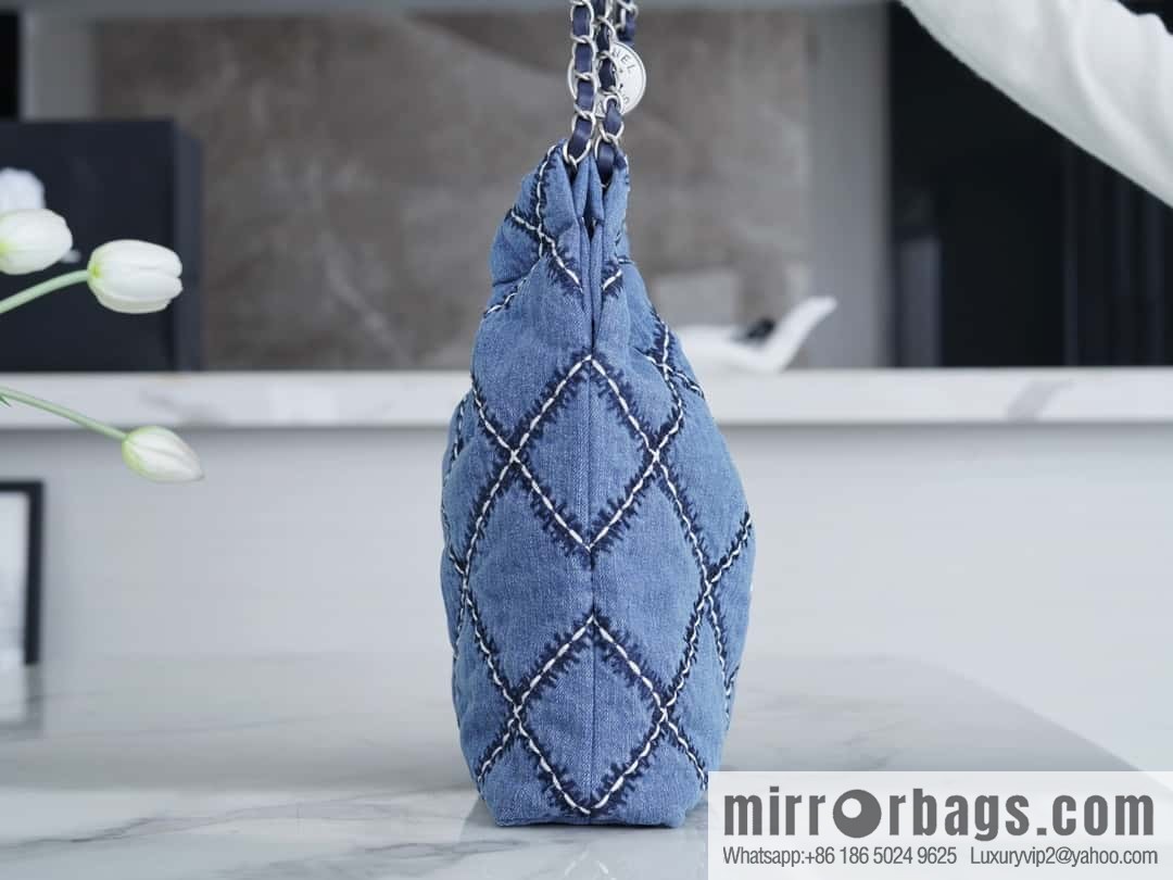 𝗖𝗛𝗔𝗡𝗘𝗟 𝟐𝟒𝐩 spring and summer new denim bag small AS3260
