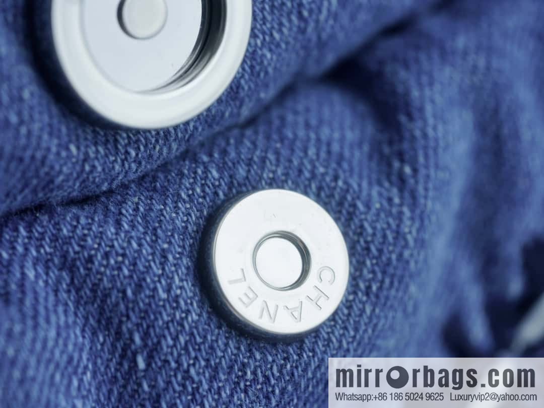 𝗖𝗛𝗔𝗡𝗘𝗟 𝟐𝟒𝐩 spring and summer new denim bag small AS3260