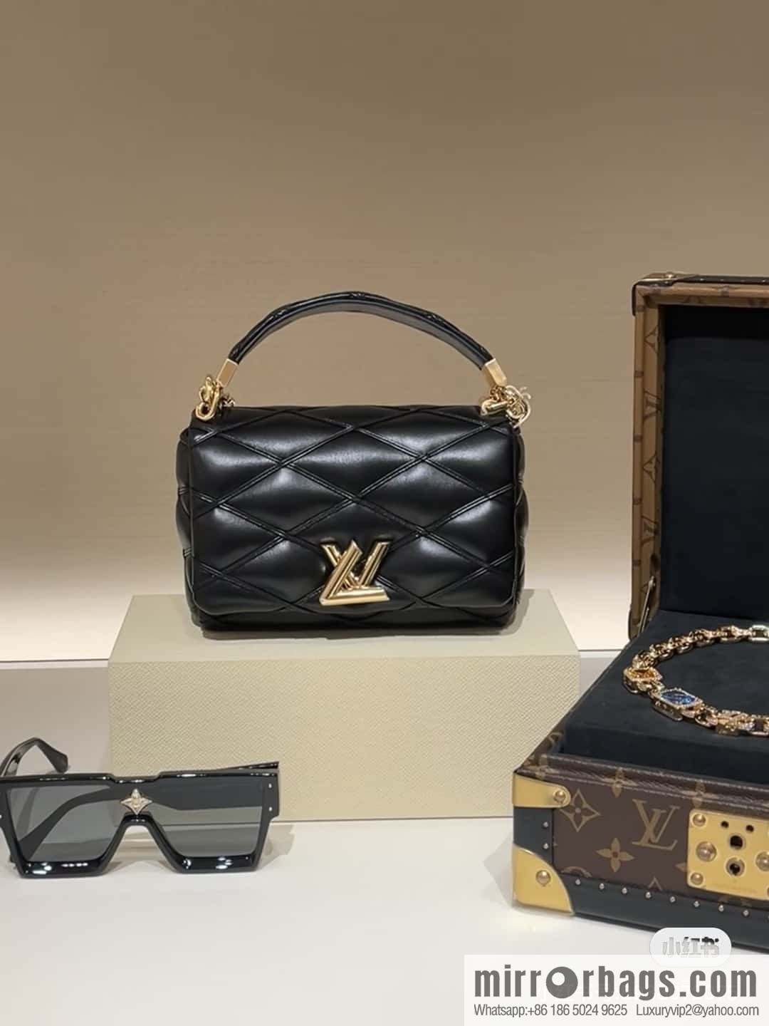 [Boutique‑grade] M12004 black full leather, chain bag, diamond Twist series GO-14 small handbag