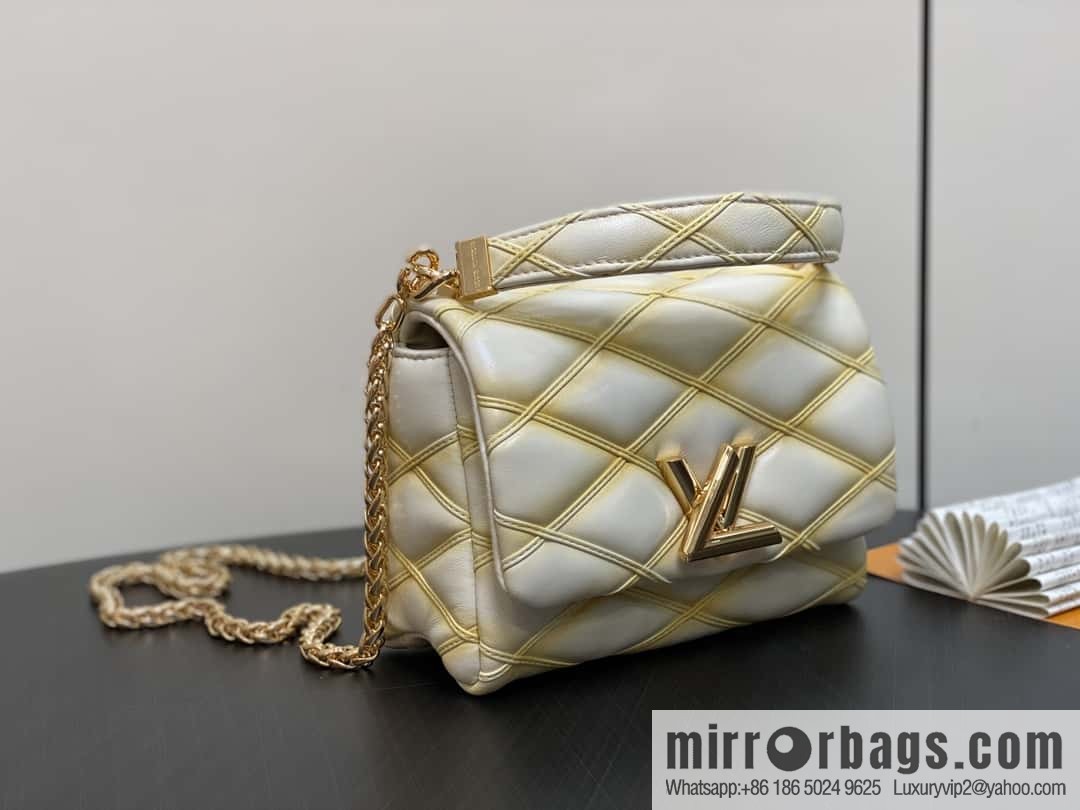 [Boutique‑grade] M12004 beige full leather, chain bag, diamond Twist series GO-14 small handbag
