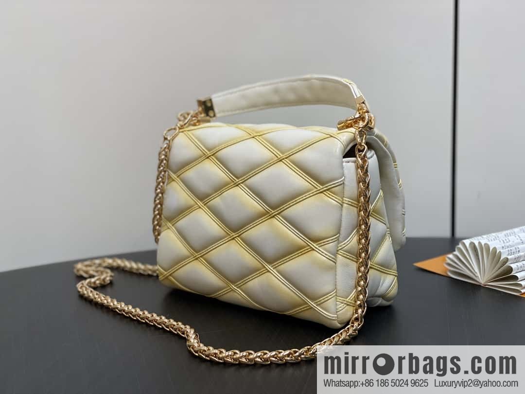 [Boutique‑grade] M12004 beige full leather, chain bag, diamond Twist series GO-14 small handbag