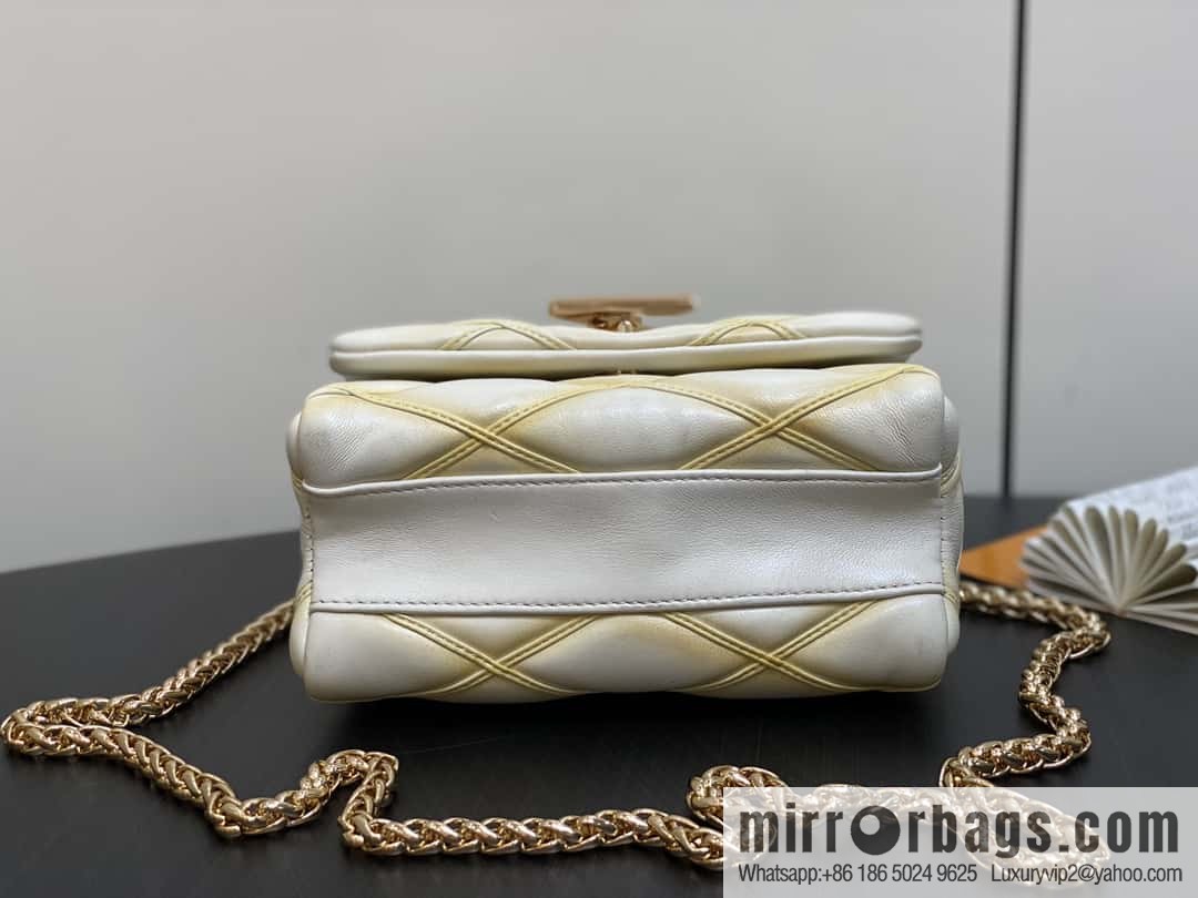 [Boutique‑grade] M12004 beige full leather, chain bag, diamond Twist series GO-14 small handbag