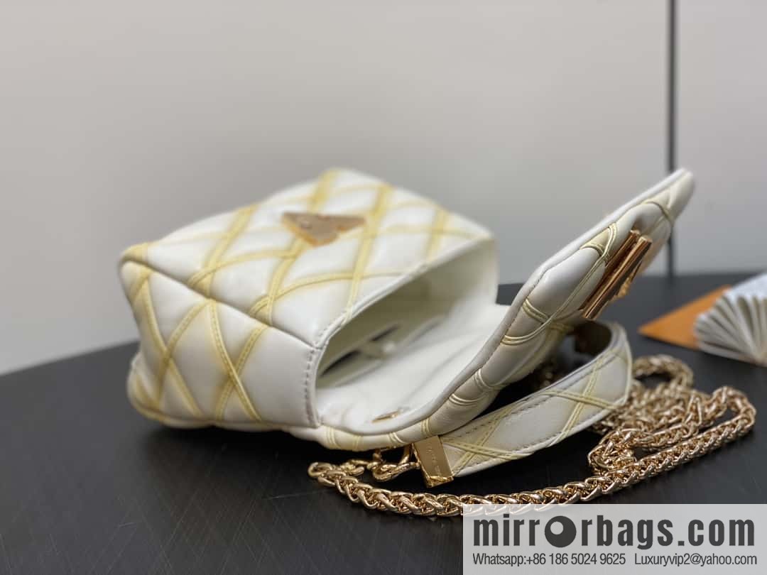 [Boutique‑grade] M12004 beige full leather, chain bag, diamond Twist series GO-14 small handbag