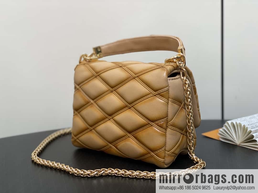 [Boutique‑grade] M12004 sand se full leather, chain bag diamond Twist series GO-14 small handbag