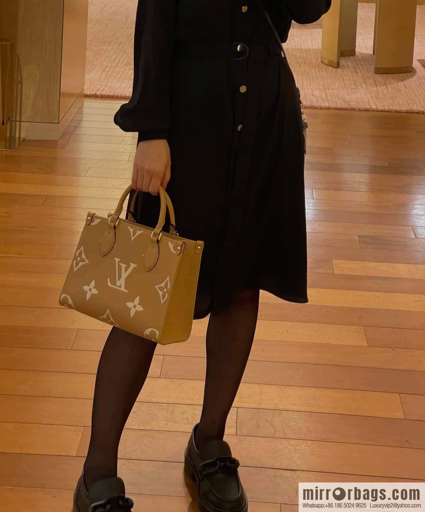 [Boutique‑grade] M12513 light brown, full leather square bag series M45779 M45653 This OnTheGo small handbag