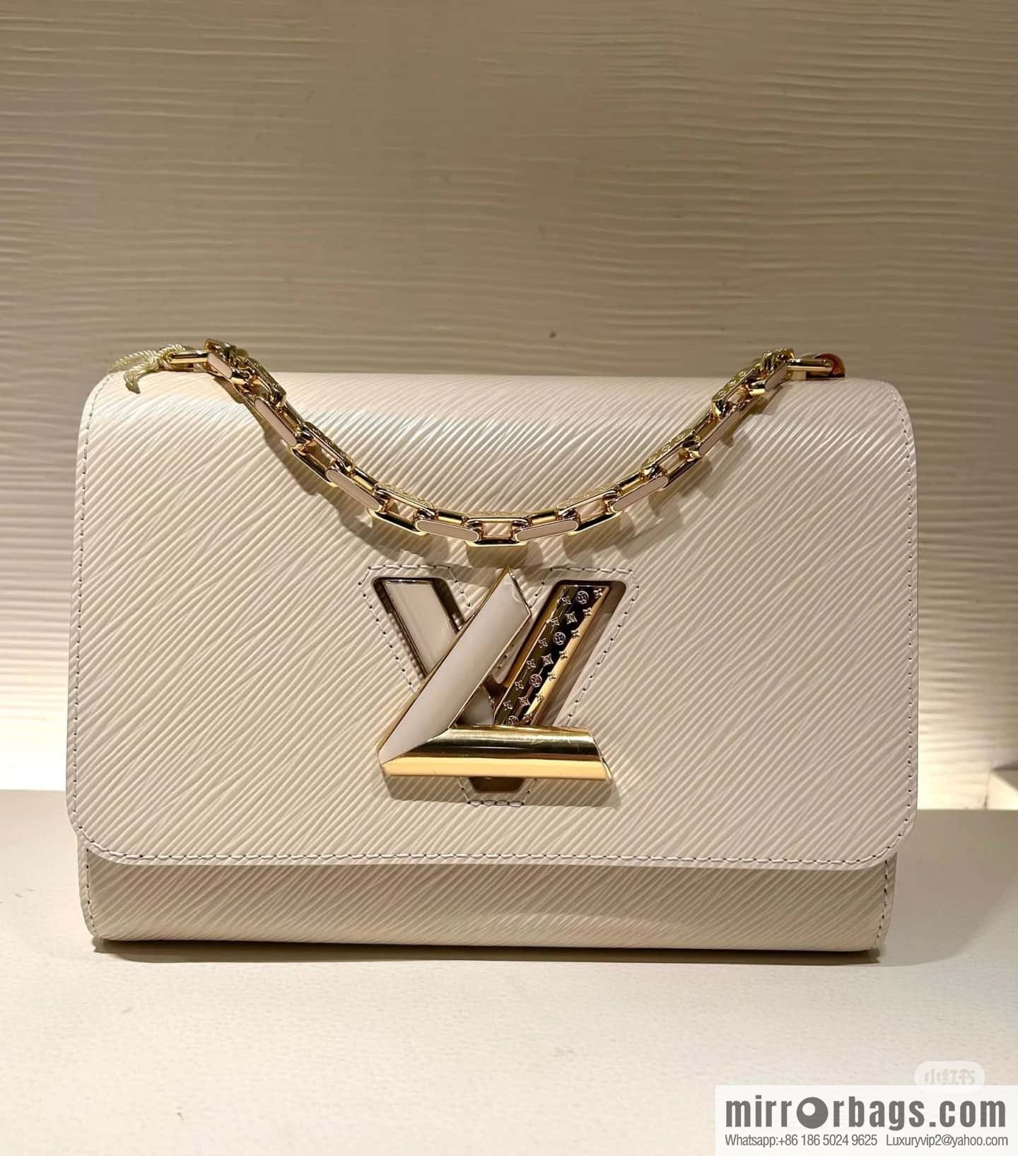[Boutique‑grade] M24630 meters white, water ripple Twist series TWIST medium handbag M24631 black