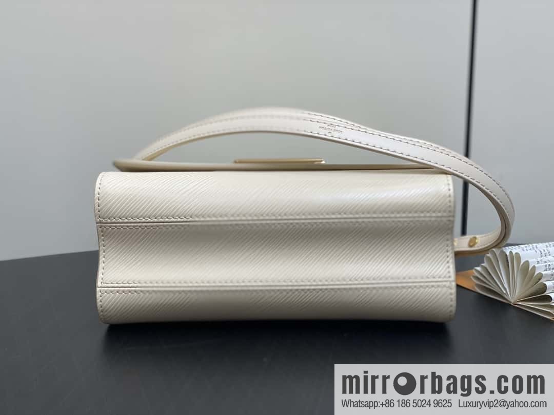 [Boutique‑grade] M24630 meters white, water ripple Twist series TWIST medium handbag M24631 black