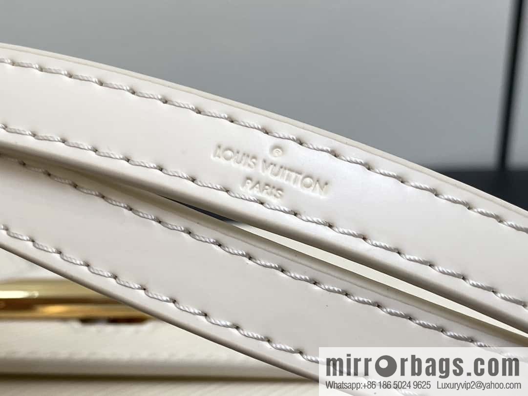 [Boutique‑grade] M24630 meters white, water ripple Twist series TWIST medium handbag M24631 black