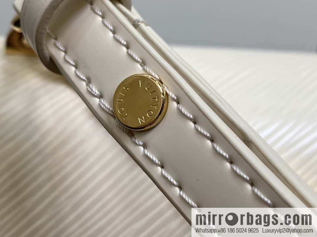 [Boutique‑grade] M24630 meters white, water ripple Twist series TWIST medium handbag M24631 black