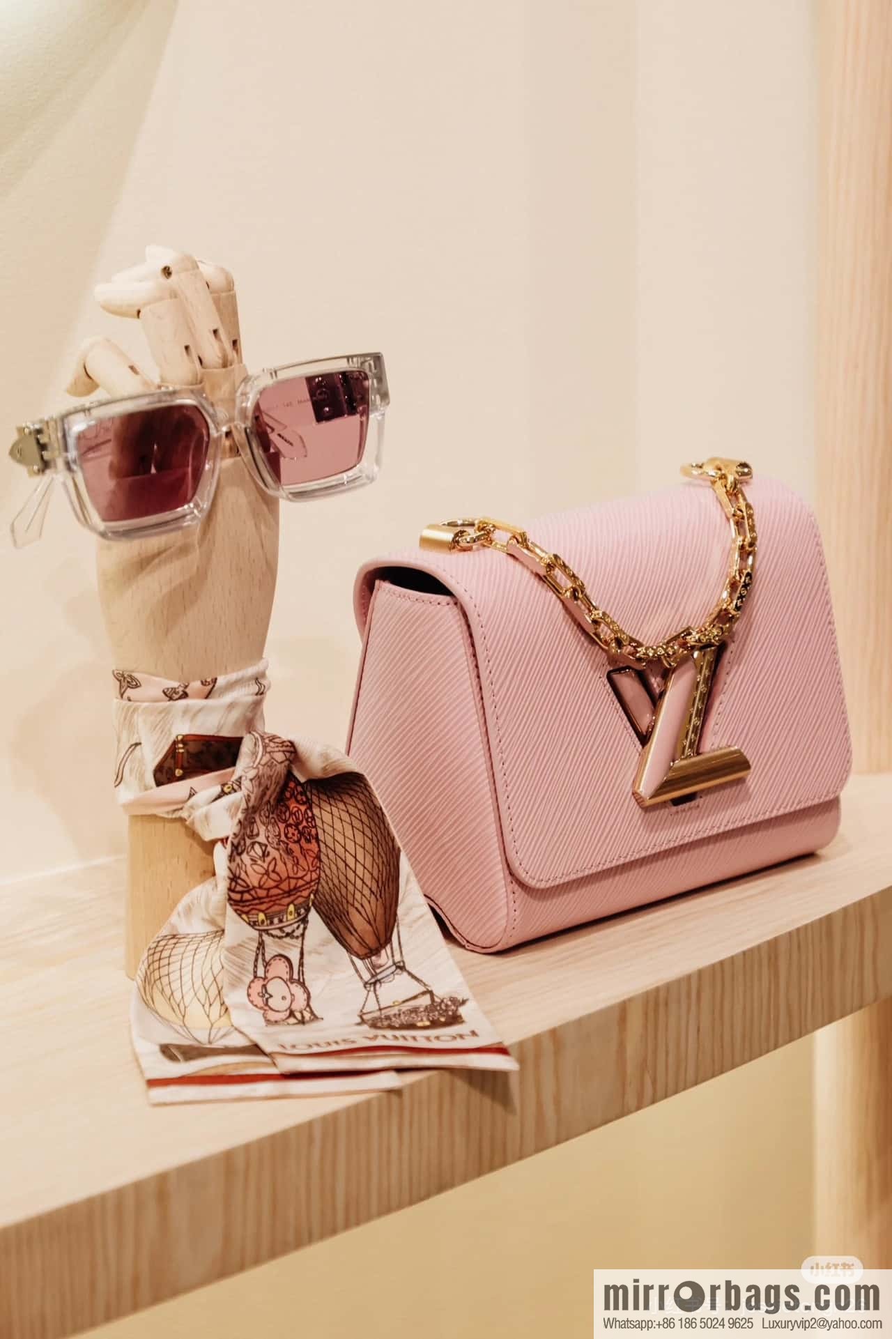 [Boutique‑grade] M24864 pink purple, water ripple Twist series TWIST small handbag, this Twist small handbag