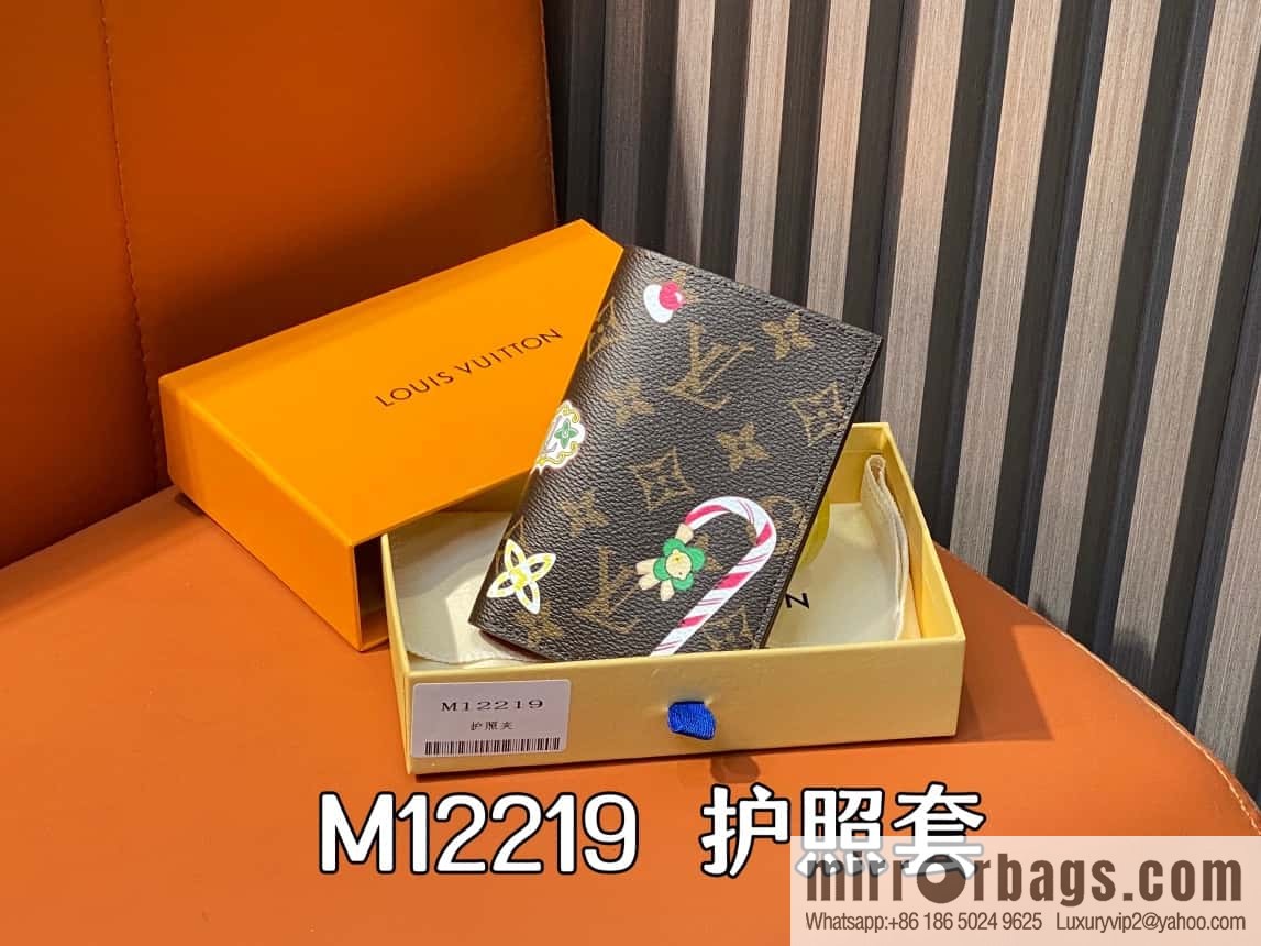 [Boutique‑grade] M12219 red, Christmas model, new autumn and winter model, passport holder, passport cover.
