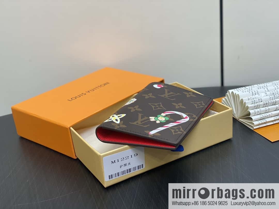 [Boutique‑grade] M12219 red, Christmas model, new autumn and winter model, passport holder, passport cover.