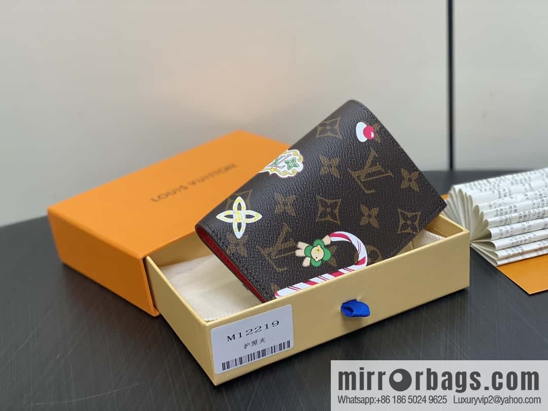 [Boutique‑grade] M12219 red, Christmas model, new autumn and winter model, passport holder, passport cover.