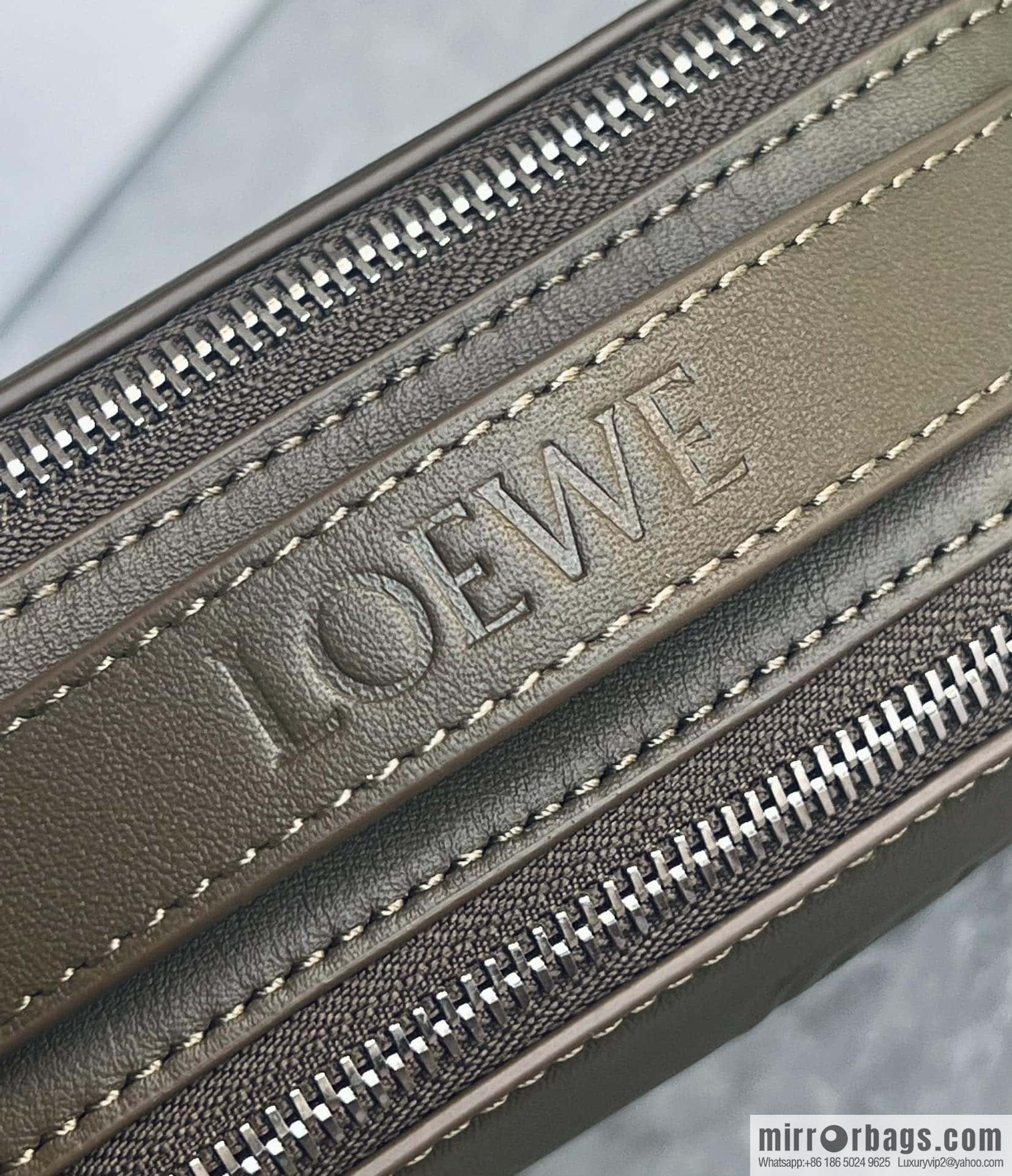 LOEWE horizontal version, couple model, camera bag 0688 green.