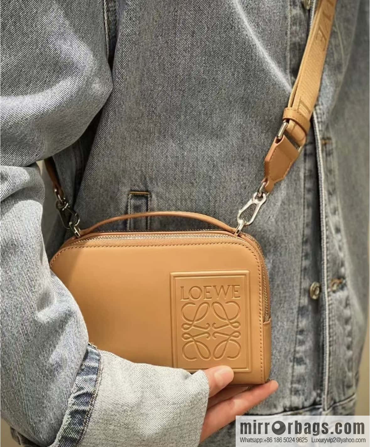 LOEWE horizontal version, couple model, camera bag 0688 caramel color