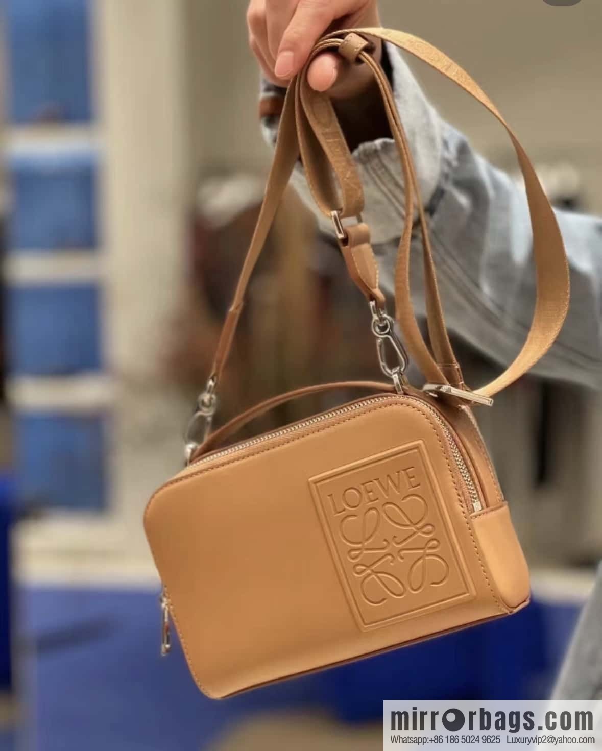 LOEWE horizontal version, couple model, camera bag 0688 caramel color