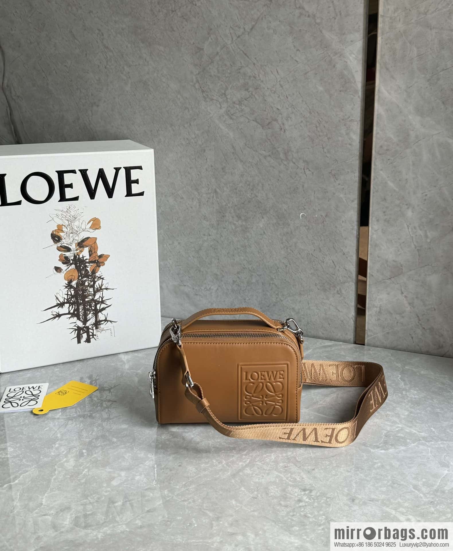LOEWE horizontal version, couple model, camera bag 0688 caramel color