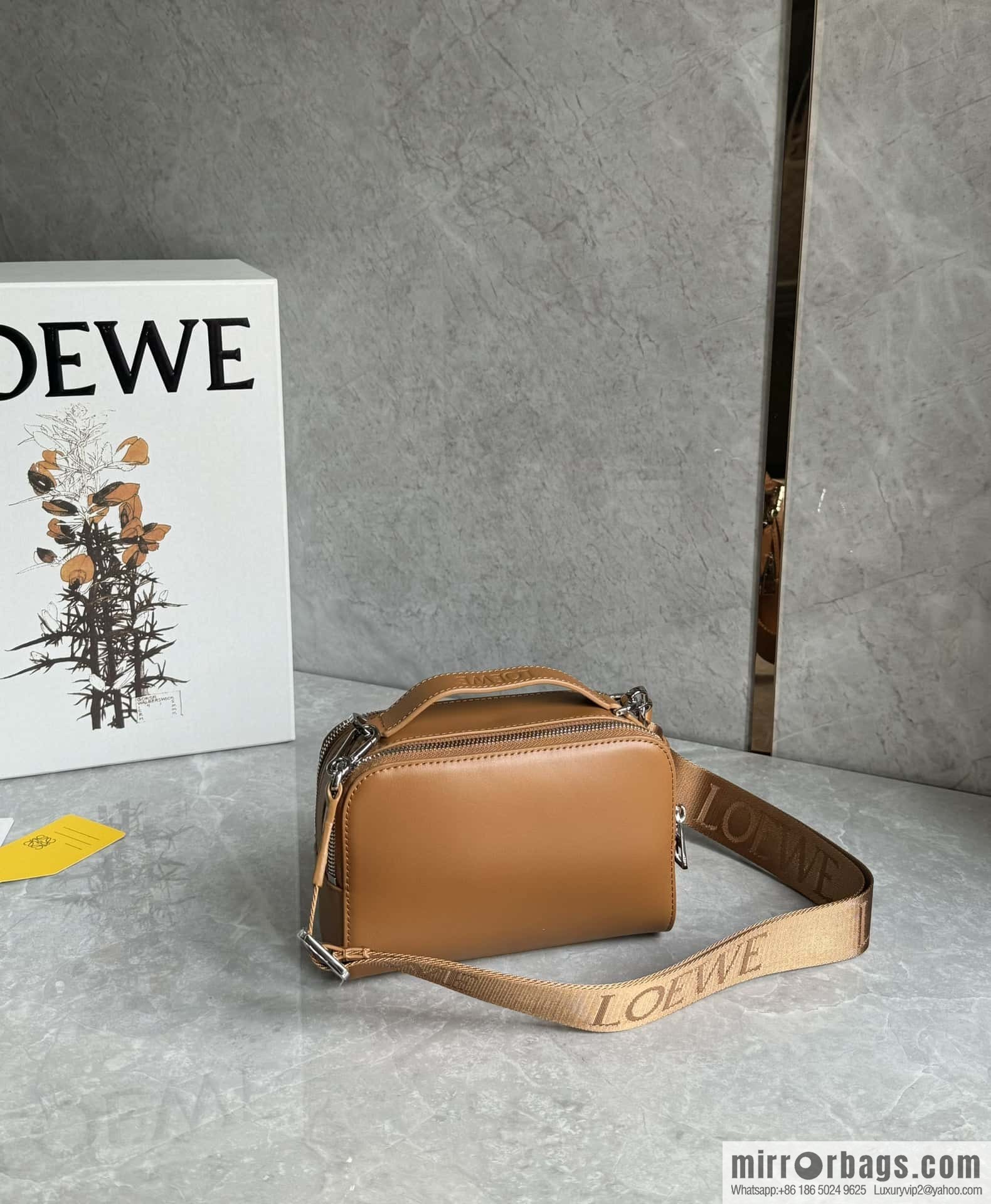 LOEWE horizontal version, couple model, camera bag 0688 caramel color