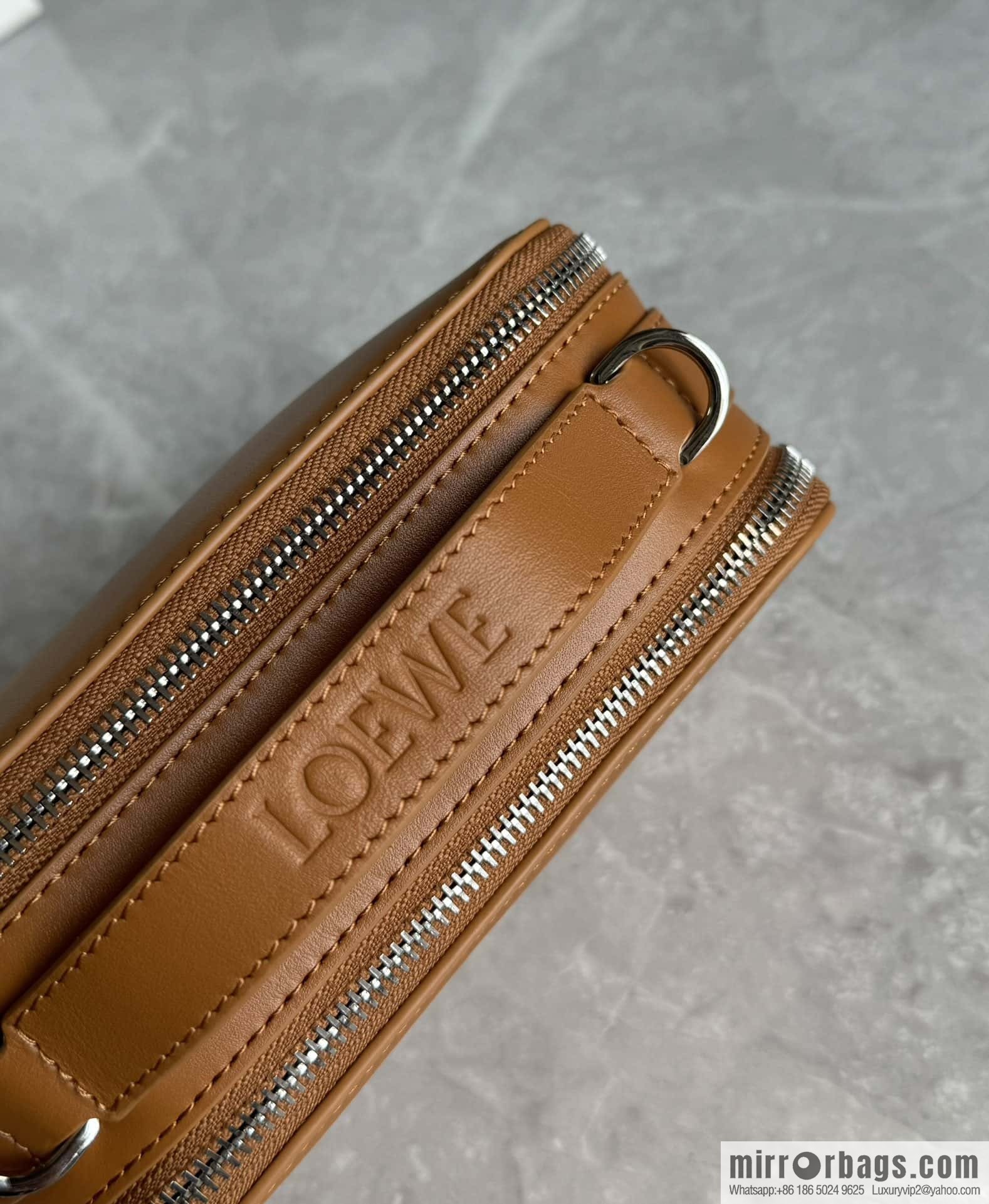 LOEWE horizontal version, couple model, camera bag 0688 caramel color