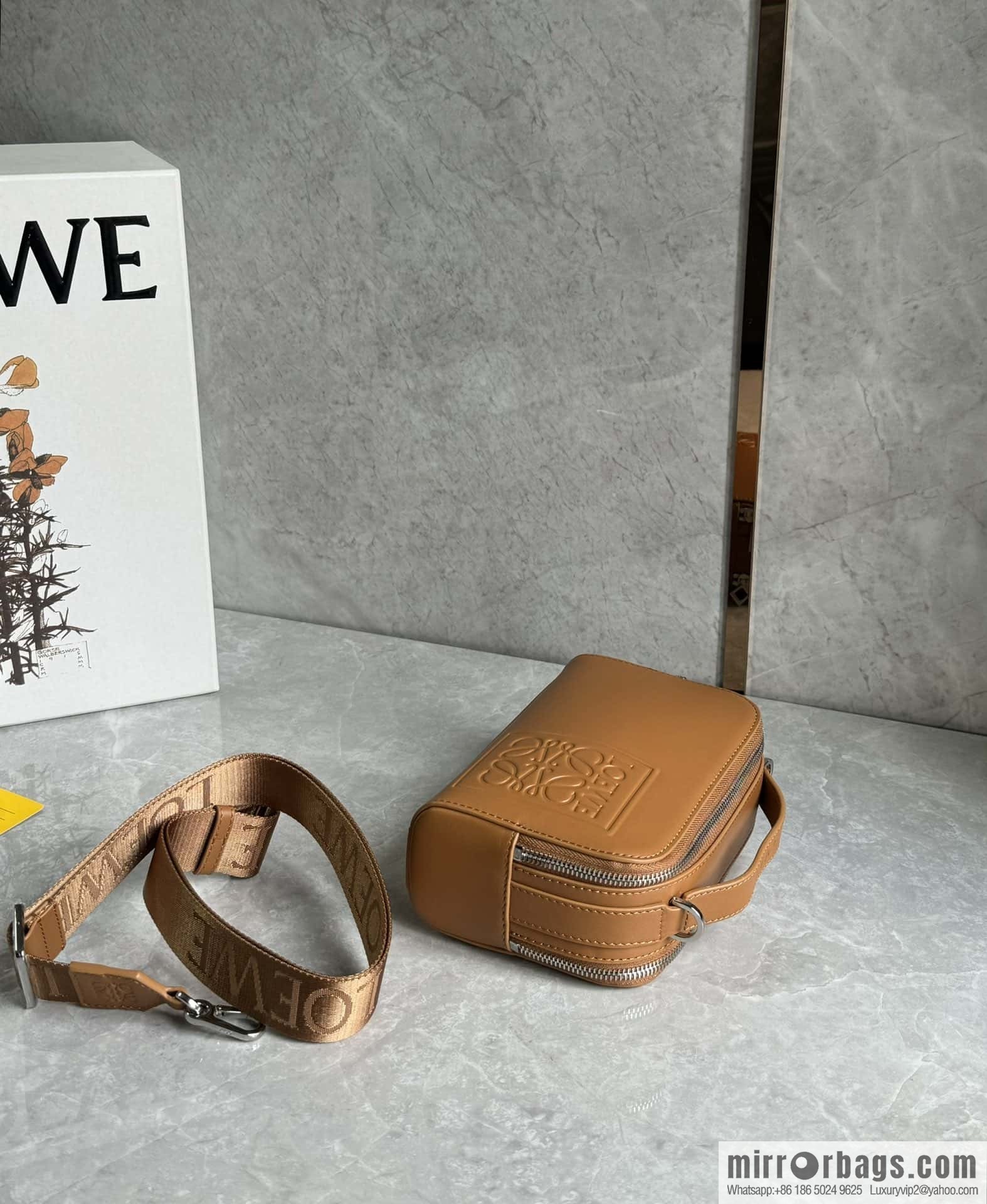 LOEWE horizontal version, couple model, camera bag 0688 caramel color