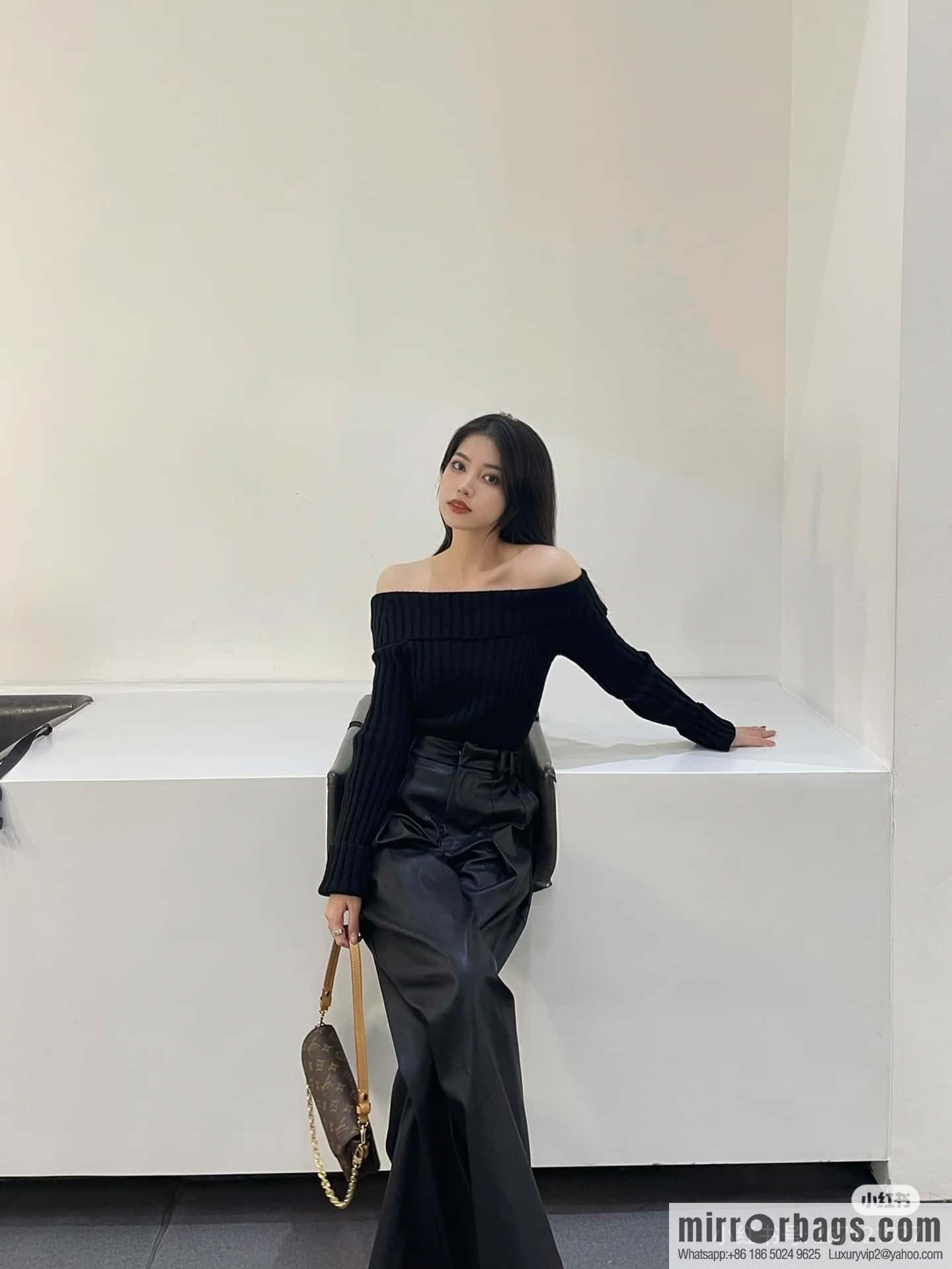 LV 𝐖𝐀𝐋𝐋𝐄𝐓 𝐎𝐍 𝐂𝐇𝐀𝐈𝐍 𝐈𝐕𝐘 Chip Rhombus Code Series #M