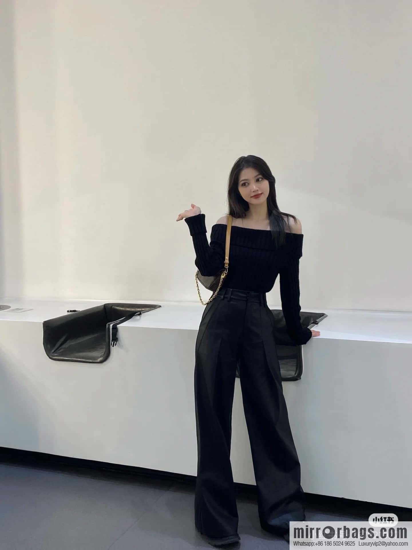 LV 𝐖𝐀𝐋𝐋𝐄𝐓 𝐎𝐍 𝐂𝐇𝐀𝐈𝐍 𝐈𝐕𝐘 Chip Rhombus Code Series #M