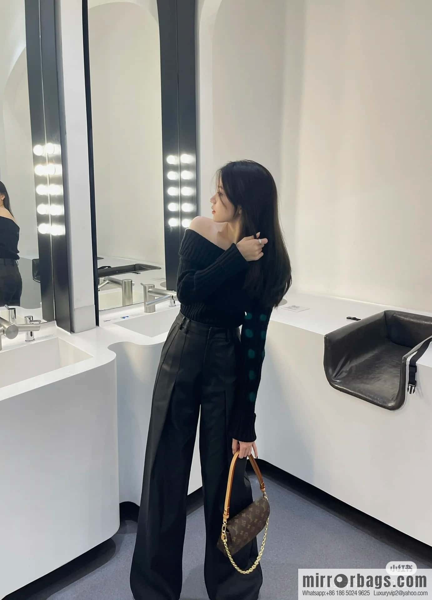 LV 𝐖𝐀𝐋𝐋𝐄𝐓 𝐎𝐍 𝐂𝐇𝐀𝐈𝐍 𝐈𝐕𝐘 Chip Rhombus Code Series #M
