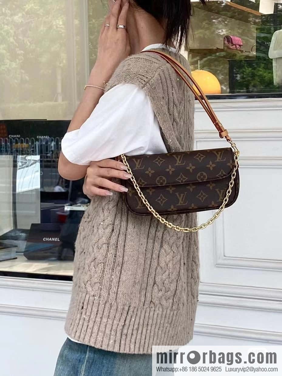 LV 𝐖𝐀𝐋𝐋𝐄𝐓 𝐎𝐍 𝐂𝐇𝐀𝐈𝐍 𝐈𝐕𝐘 Chip Rhombus Code Series #M