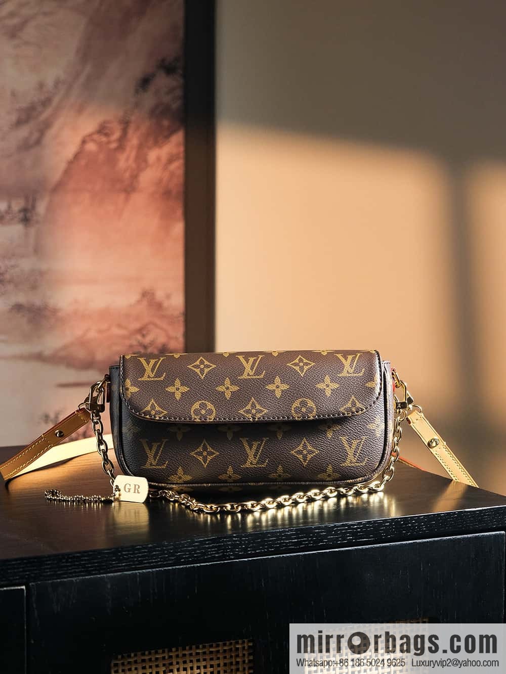 LV 𝐖𝐀𝐋𝐋𝐄𝐓 𝐎𝐍 𝐂𝐇𝐀𝐈𝐍 𝐈𝐕𝐘 Chip Rhombus Code Series #M