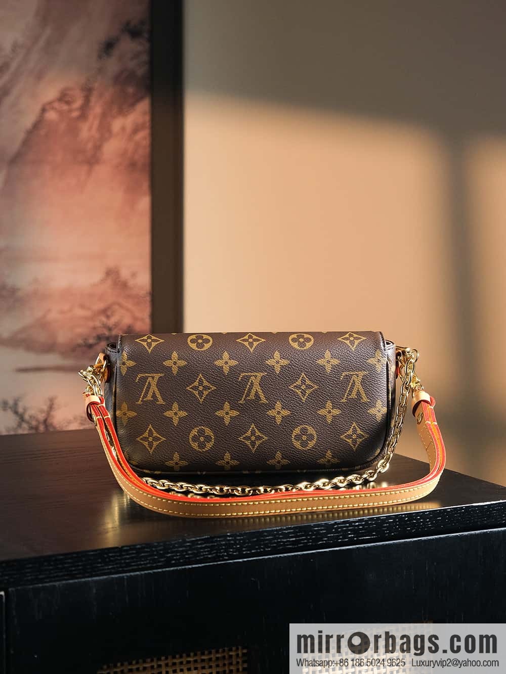 LV 𝐖𝐀𝐋𝐋𝐄𝐓 𝐎𝐍 𝐂𝐇𝐀𝐈𝐍 𝐈𝐕𝐘 Chip Rhombus Code Series #M