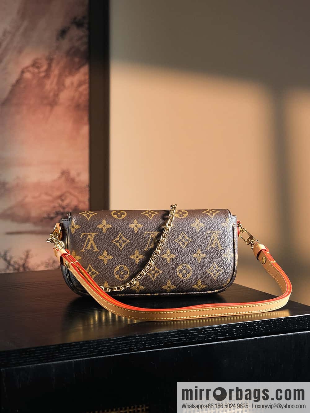 LV 𝐖𝐀𝐋𝐋𝐄𝐓 𝐎𝐍 𝐂𝐇𝐀𝐈𝐍 𝐈𝐕𝐘 Chip Rhombus Code Series #M