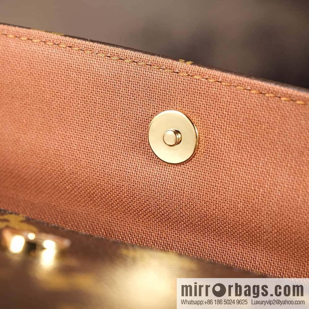 LV 𝐖𝐀𝐋𝐋𝐄𝐓 𝐎𝐍 𝐂𝐇𝐀𝐈𝐍 𝐈𝐕𝐘 Chip Rhombus Code Series #M