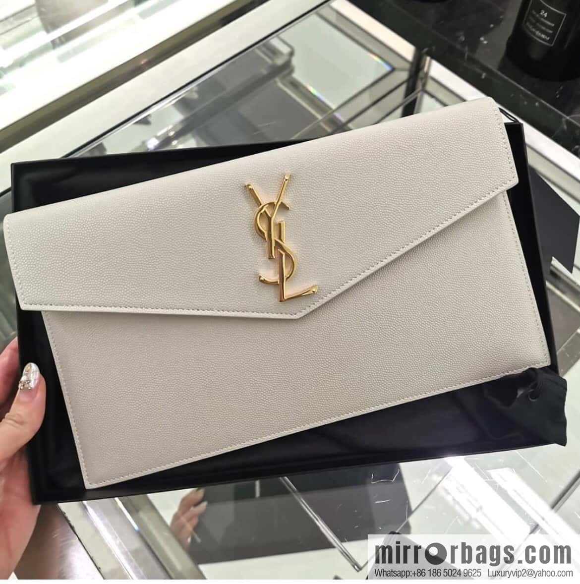 YSL 𝑼𝒑𝒕𝒐𝒘𝒏_ Caviar Clutch 565739 White