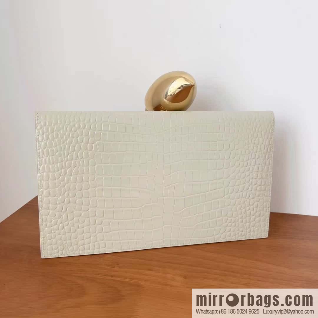 YSL 𝑼𝒑𝒕𝒐𝒘𝒏_ crocodile pattern clutch bag 565739 white/gold buckle
