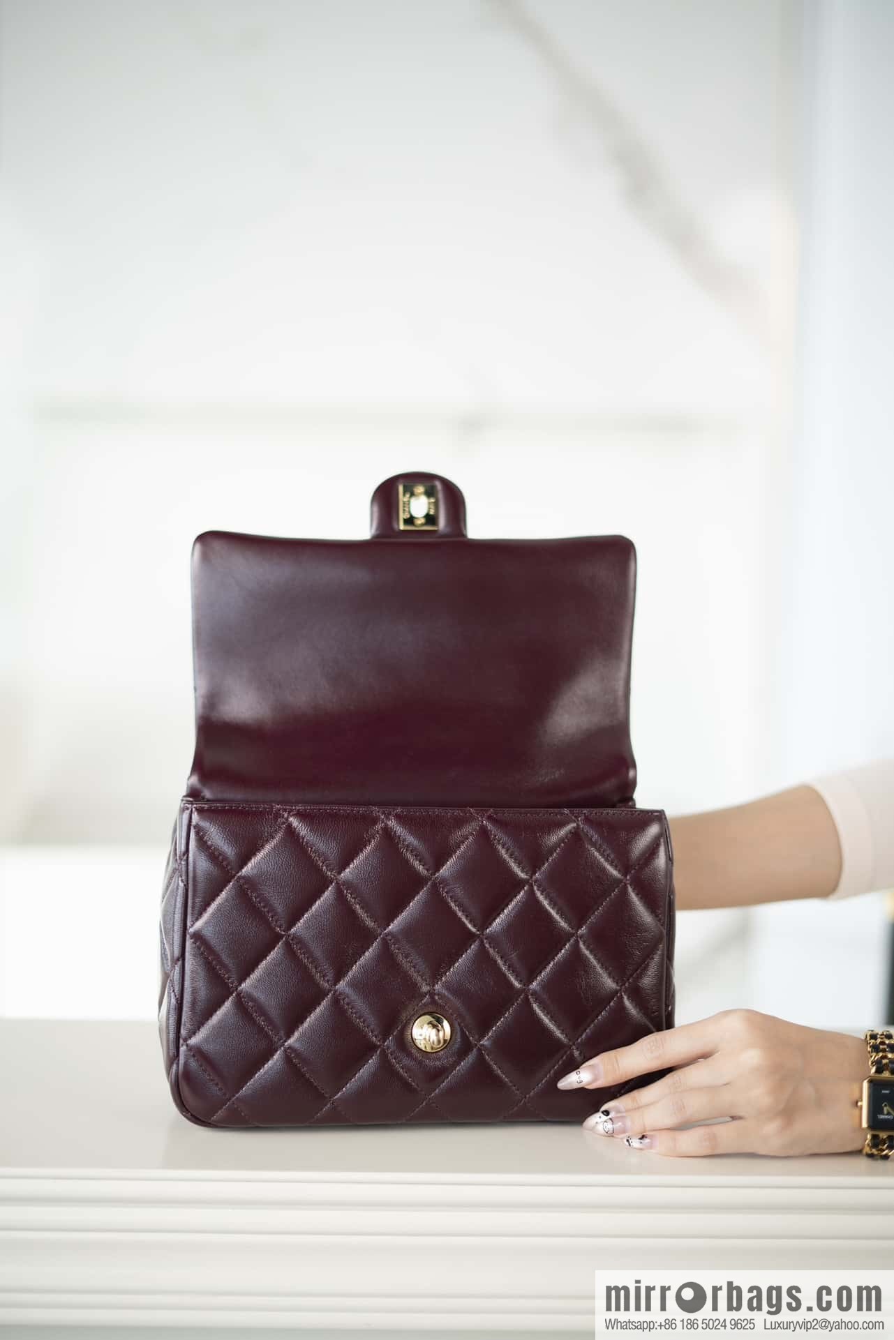 𝐂𝐇𝐀𝐍𝐄𝐋 𝟐𝟒𝐛 Flap New thick chain handle, burgundy, large AS5043 B17665 NZG79