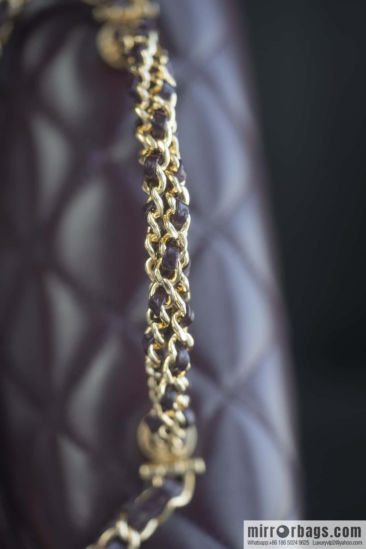 𝐂𝐇𝐀𝐍𝐄𝐋 𝟐𝟒𝐛 Flap New thick chain handle, burgundy, large AS5043 B17665 NZG79